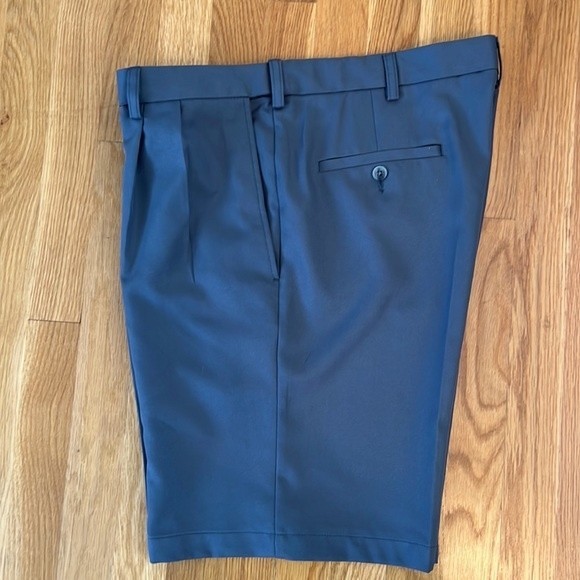 Haggar Men’s Coll 18 Pro Pleated Expandable Shorts - Picture 7 of 8